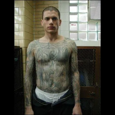 Comment Michael a-t-il l'idée de se faire tatouer le plan de la prison ?