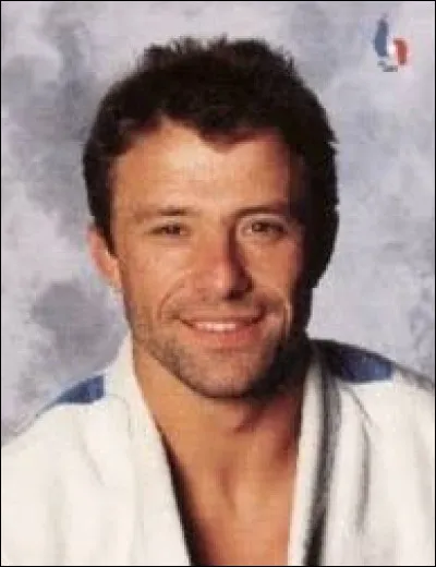 Qui est l'entraîneur de David Douillet ?