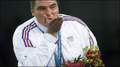 À quel âge décroche-t-il la médaille de bronze aux Jeux olympiques de Barcelone ?