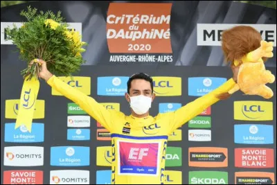Cri comme critérium : En 2020, c'est Daniel Martinez qui a été vainqueur du Critérium du Dauphiné, épreuve cycliste qui a lieu dans les Alpes. De quelle nationalité est-il ?
