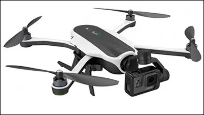 Il seconde les personnes de la question 3 et 4 dans les prises de vues aériennes. C'est un pilote...