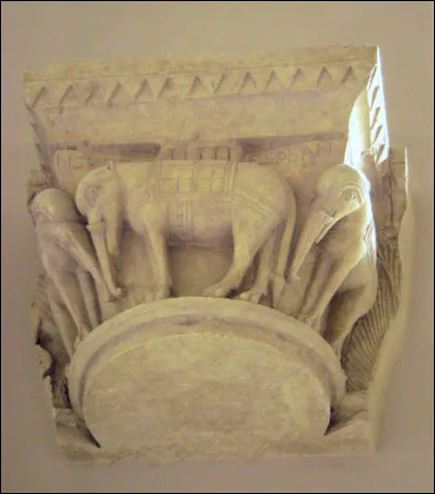 Un événement particulier a contribué à la construction de ce retranchement d'Aunedonnacum : lequel ?