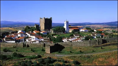 Bragança, ville de 35 000 habitants, située dans le Trás-os-Montes est une ville ...