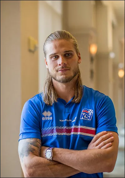 Qui est ce footballeur ?