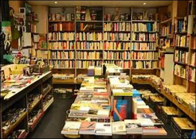 Où travaille-t-elle dans le film ?