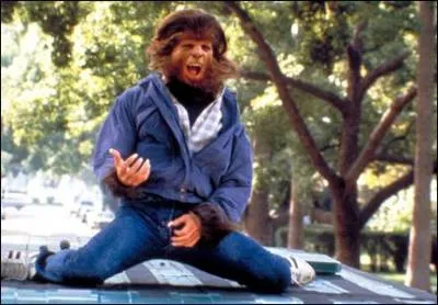 Michael incarna un loup-garou dans :