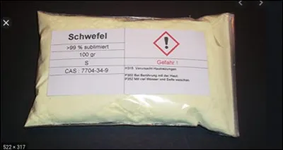 Le soufre pur est rouge.