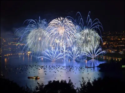 Ce sera un feu d'artifice magnifique, presqu'aussi beau que celui de la fête du lac, spectacle pyrotechnique qui est l'un des plus importants d'Europe au mois d'août ! De quel lac s'agit-il ?