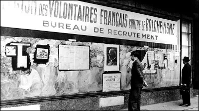 Ce film documentaire, sorti en 1971, présente la chronique de la vie d'une ville française (Clermont-Ferrand) sous l'occupation : c'est ...