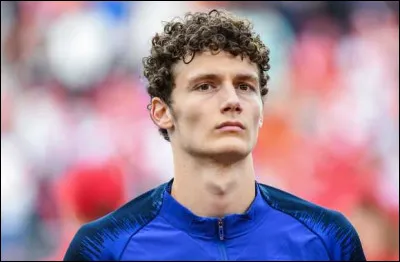 Défenseur actuel de l'équipe de France de football, il s'agit de ... Pavard.