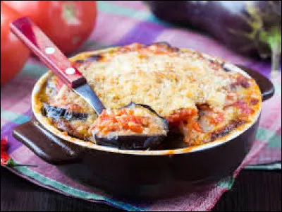 On trouve des aubergines dans la moussaka.