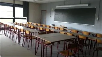 Pour les élèves qui n'ont rien entre deux cours (ex : De 8 h à 9 h anglais, 9 h à 10 h rien et de 10 h à 11 h maths), à quoi sert l'heure de permanence ?