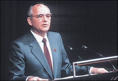 Mikhaïl Gorbatchev reçoit le prix Nobel de la paix pour sa contribution à la fin de la guerre froide, le 15 octobre ...