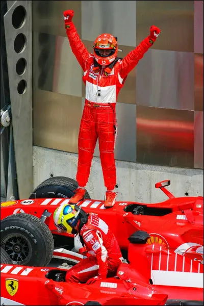 Michael Schumacher remporte, avec sa Ferrari, son troisième titre de Champion du monde de Formule 1 en ...
