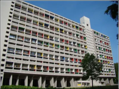 Dans quelle ville de Meurthe-et-Moselle l'architecte Le Corbusier a-t-il construit en 1959 la Cité Radieuse ?