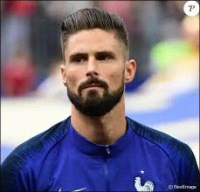 Dans quel club de foot joue actuellement Olivier Giroud ?