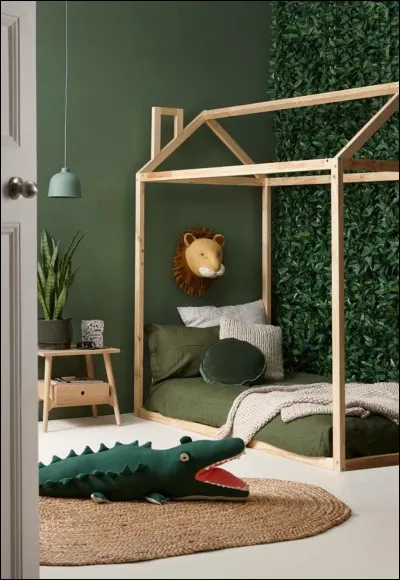 "Hotel des Invalides" est un long-métrage mis en scène par Georges Franju.