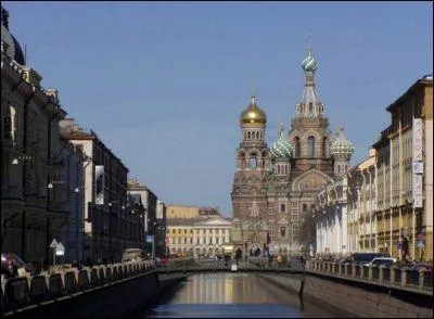 Saint-Pétersbourg était autrefois appelée...