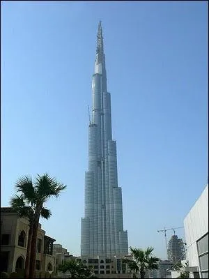 Le Burj Khalifa, avec ses 828 mètres de haut est le plus haut gratte-ciel du monde. Dans quel pays est-il ?