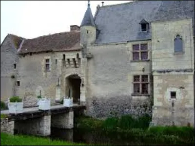 Vous avez sur cette image le château de Chémery (ancienne propriété d'Alain Souchon). Commune du Centre-Val-de-Loire, dans l'arrondissement de Romorantin-Lanthenay, elle se situe dans le département ...