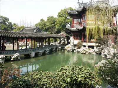 Quel fleuve passe juste à côté de Shenzhen ?