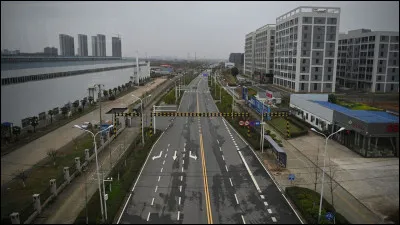 Parmi ces villes, laquelle a une frontière avec Shenzhen ?