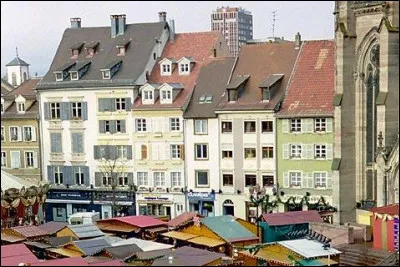 Commune du département du Haut-Rhin (68) peuplée de 13100 habitants.
La commune est membre de Mulhouse Alsace Agglomération - Les mines de potasse d'Alsace - La commune a été décorée, le 11 novembre 1948, de la Croix de guerre 1939-1945.