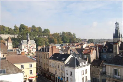 Commune du département de l'Aisne (02) peuplée de 15000 habitants.
Ville située à 85 km de Paris - La Marne traverse la partie sud du territoire communal - Lieu de naissance de Jean de La Fontaine.