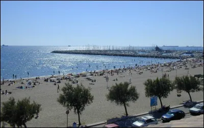 Commune du département des Bouches-du-Rhône (13) peuplée de 15500 habitants.
La commune possède 6 km de plages de sable et 3 étangs - Durant l'Antiquité, la ville était un port important - la région PACA.