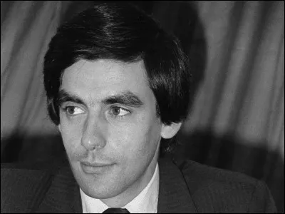 Il est alors à ses débuts d'homme politique ; il deviendra premier ministre : c'est ...