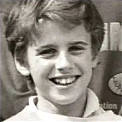 Il est alors élève au collège : le reconnaissez-vous ?