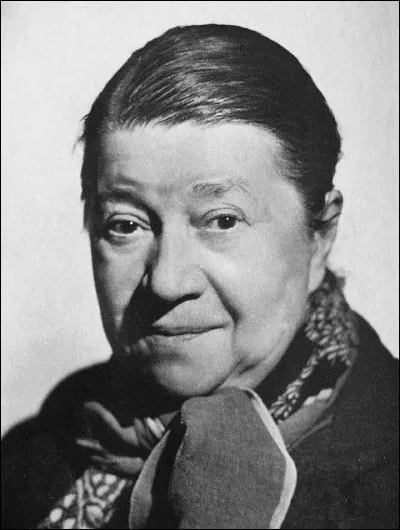 Ancienne comédienne française, que ce soit au cinéma, à la télévision ou au théâtre, il s'agit de ... Carton.