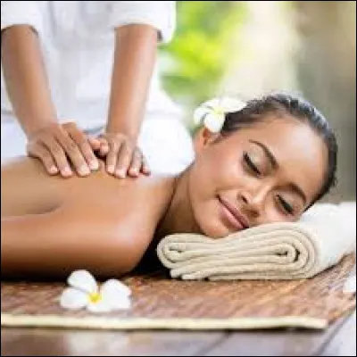 Qui utilise le massage pour calmer ses patients dès le début des années 1900 ?