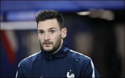 Il est le gardien actuel de l'équipe de France de football, voici ... Lloris.