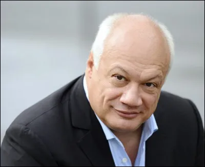 Écrivain français actuel, auteur notamment du roman "Oscar et la Dame rose" publié en 2002, voici ... Schmitt.