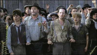 Ce film évoque l'arrestation des victimes de la rafle du Vél' d'Hiv', le 16 juillet 1942, par des policiers français, leur détention au Vélodrome d'Hiver et leur internement au camp de transit de Beaune-la-Rolande : c'est ...