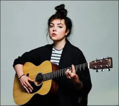 Complétez le titre de cette chanson : "Je vous trouve...