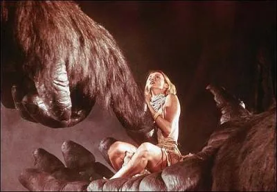 Ce qui differencie la version 1976 de King Kong  la version 1933 est que :