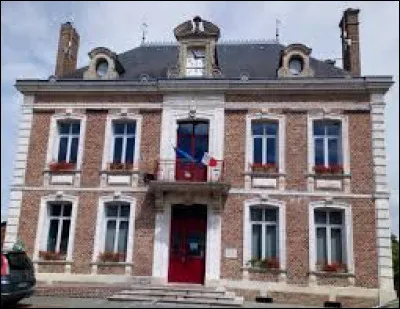 Ville des Hauts-de-France, entre Amiens et Abbeville, Flixecourt se situe dans le département ...