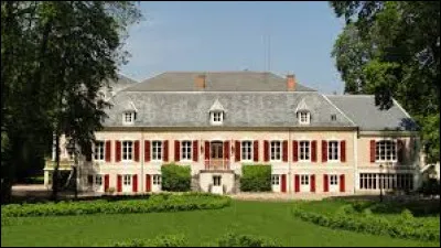 Voici le château de la Boulaize, à Montaigu-le-Blin. Commune Bourbonnaise, elle se situe dans l'ancienne région ...