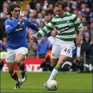 Pourquoi le Celtic Glasgow et les Glasgow Rangers sont-ils rivaux,  part que ce sont les deux plus grands clubs de football cossais ?