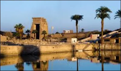 La ville de Louxor &eacute;tait autrefois la cit&eacute; antique de Th&egrave;bes en &Eacute;gypte.