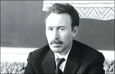 Ce militaire et homme politique, au pouvoir en Algérie après son coup d'État du 19 juin 1965, c'est ... Boumédiène.