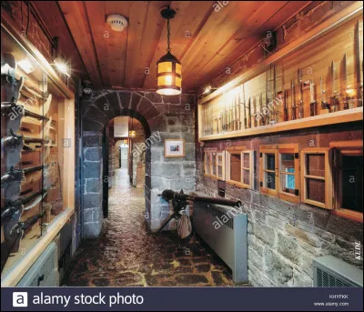 Quel personnage, parti en prison pendant la Première Guerre mondiale, va devenir chef pendant la Seconde Guerre mondiale ?