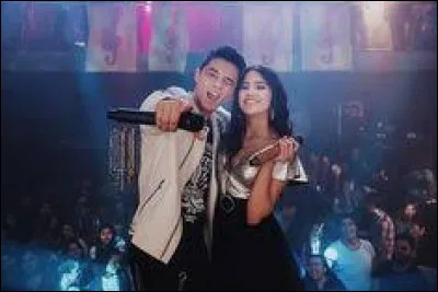 Quelle chanson Kally et Dante interprètent-ils lors du concert au grand auditorium ?