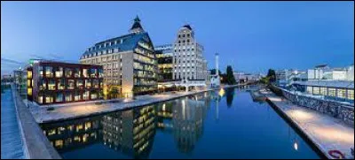 Nous sommes en &Icirc;le-de-France, &agrave; Pantin. Ville d'un peu plus de 57 000 habitants, dans la Petite Couronne, elle se situe dans le d&eacute;partement ...