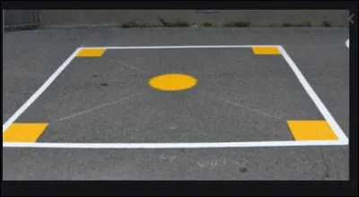 Souvenez-vous, le jeu des quatre coins qui mobilise 5 joueurs. Quelle en est la règle ?