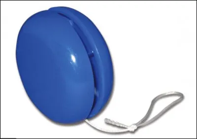 Pratiqué en Grèce il y a plus de deux mille ans, le yo-yo est un des jouets les plus anciens du monde après la toupie. On le trouve en bois, en verre et même en cristal. Il est réapparu vers 1930, mais sous quels autres noms était-il connu avant d'être introduit en Europe à la fin du XVIIIe siècle ?