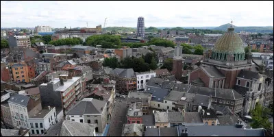 Ville belge de Wallonie, dans la province de Hainaut, traversée par la Sambre :