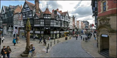 Ville de l'Angleterre du nord-ouest, connue pour ses quartiers anciens entourés de remparts :